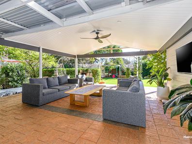 11 Kembla Street, Kelmscott WA 6111