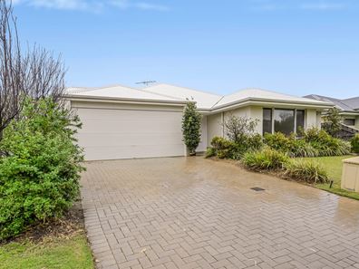 12 Santalum Circus, Halls Head WA 6210