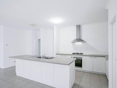 12 Santalum Circus, Halls Head WA 6210