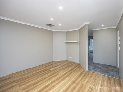 25 Woodleigh Gardens, Ballajura WA 6066