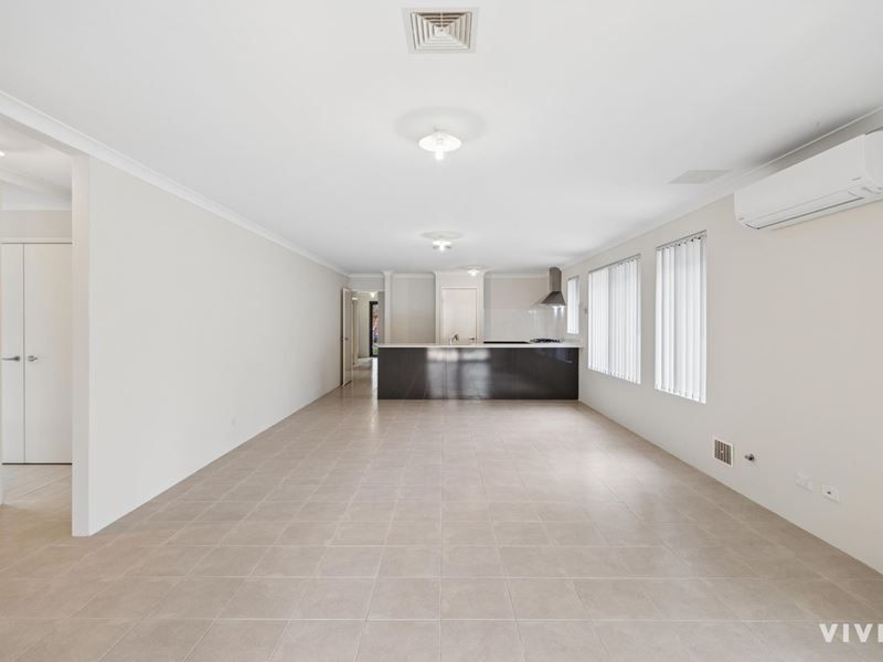 17 Serisier Parkway, Queens Park WA 6107