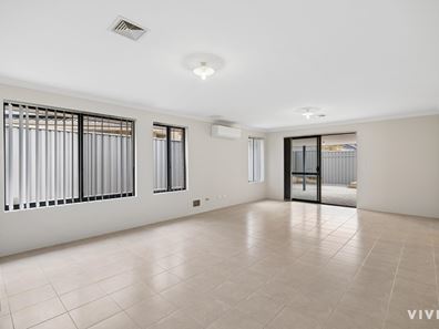17 Serisier Parkway, Queens Park WA 6107