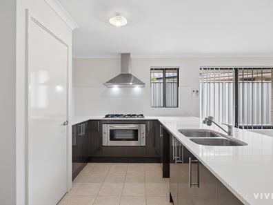 17 Serisier Parkway, Queens Park WA 6107