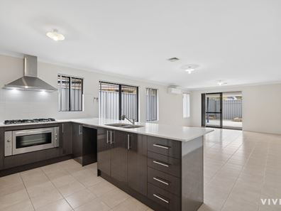 17 Serisier Parkway, Queens Park WA 6107