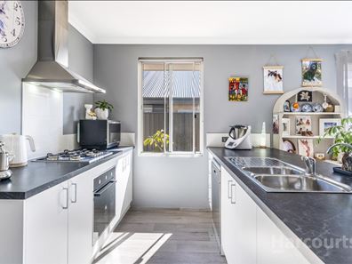 6 Nordend Road, Lakelands WA 6180