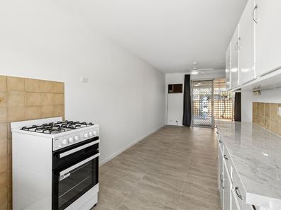 9C/305 Harborne Street, Glendalough WA 6016