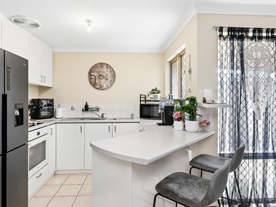 24 Burton Retreat, Stratton WA 6056
