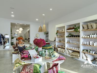Retail - SIGNATURE BOUTIQUE - OPPORTUNITY CALLING