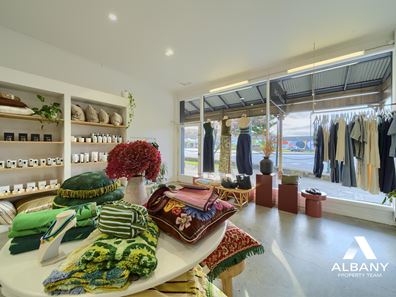 Retail - SIGNATURE BOUTIQUE - OPPORTUNITY CALLING