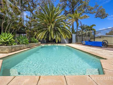 6 Waterfall Cove, Greenfields WA 6210