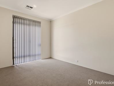 9 Lechenaultia Way, Kwinana Town Centre WA 6167