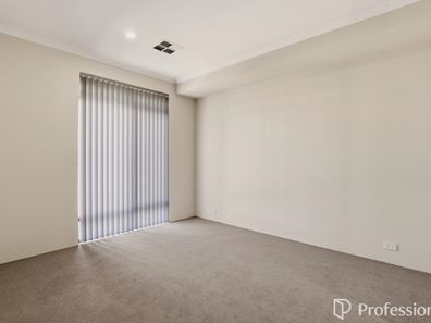 9 Lechenaultia Way, Kwinana Town Centre WA 6167