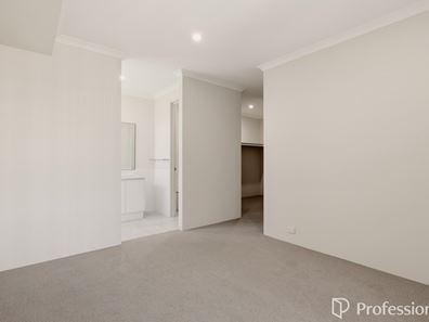 9 Lechenaultia Way, Kwinana Town Centre WA 6167
