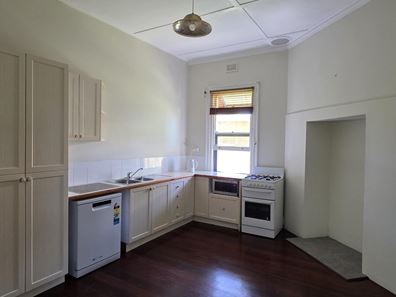 11 McLeod St, Kojonup WA 6395