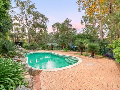 8 Glebe Road, Roleystone WA 6111