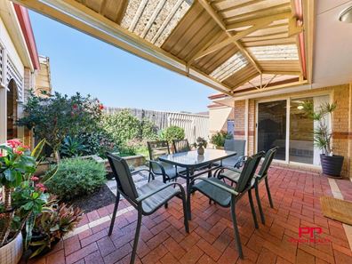 2/72 Ravenswood Drive, Nollamara WA 6061