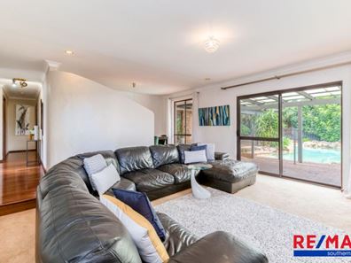 11 Shea Grove, Leeming WA 6149