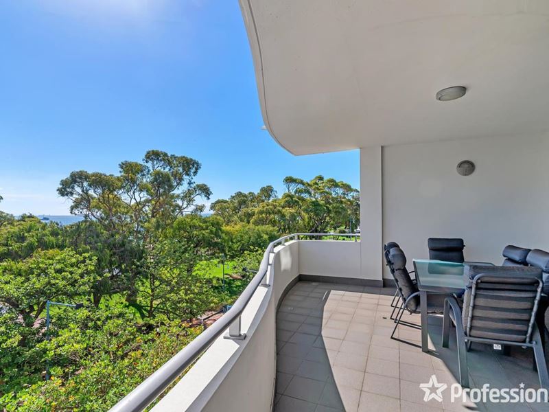 18/17 Rockingham Beach Road, Rockingham WA 6168