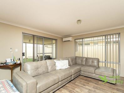 120 Badgerup Avenue, Lakelands WA 6180