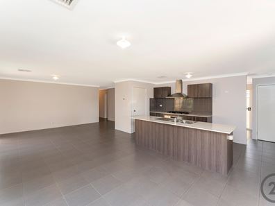 76 Malata Ridge, Lakelands WA 6180