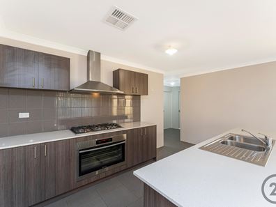 76 Malata Ridge, Lakelands WA 6180