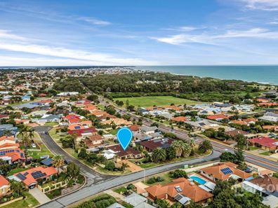 1 Oaklands Avenue, Halls Head WA 6210