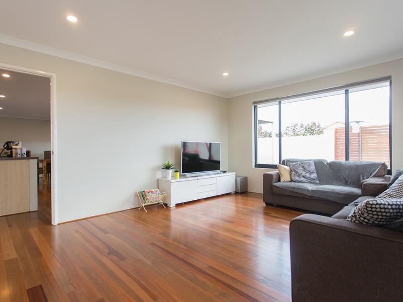 48 Seurat Loop, Ashby