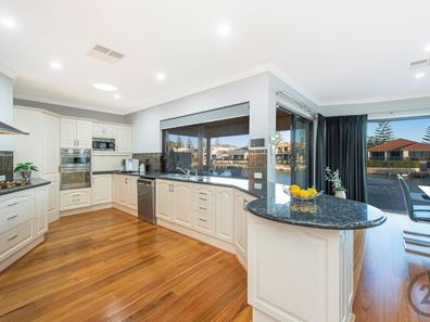 28 Aztec Island Retreat, Halls Head WA 6210