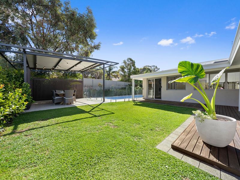 10 Baslow Court, Carine