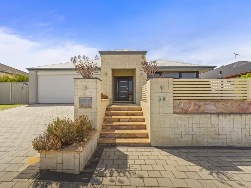 38 Litchfield Crescent, Carramar