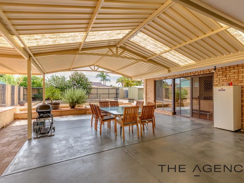 33 Forest Lakes Drive, Thornlie