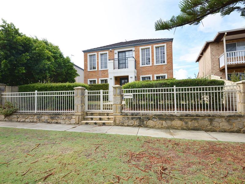 6 Halmstad Circle, Mindarie