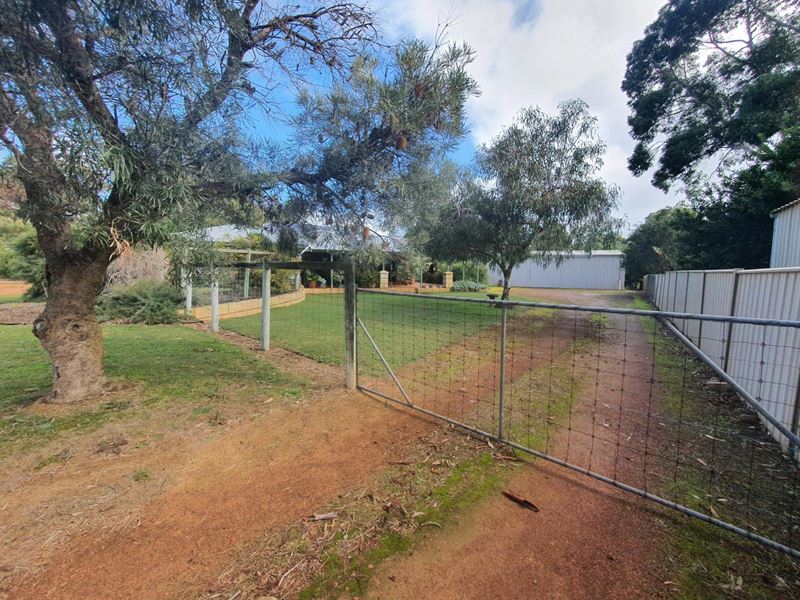 2 Maclean Way, Greenfields