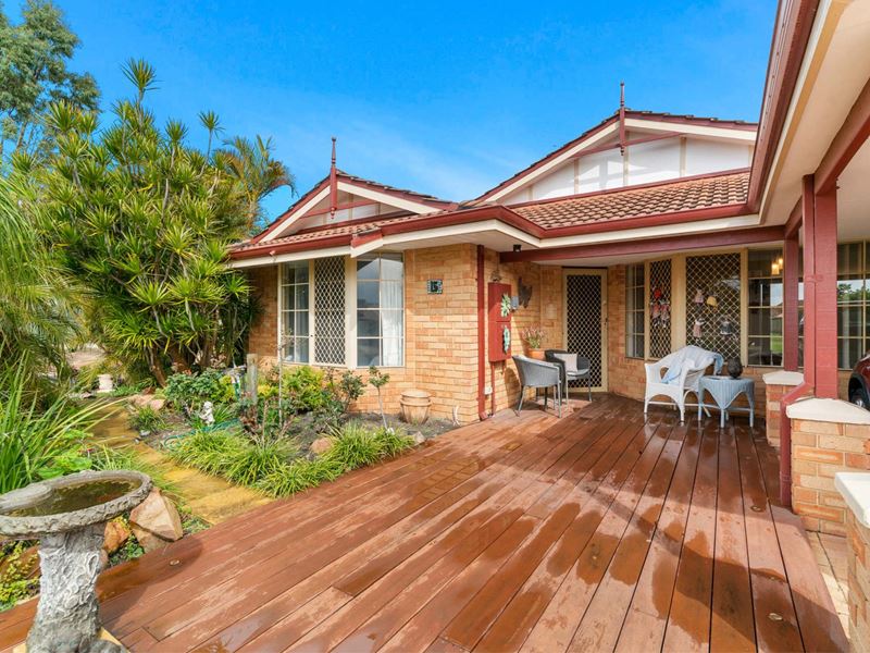 15 Golden Ash Gardens, Helena Valley