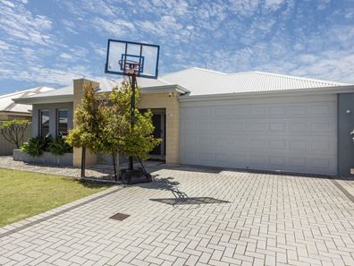 39 Calooli Grove, Golden Bay WA 6174