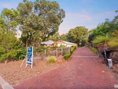 8 Henty Lookout, Roleystone WA 6111