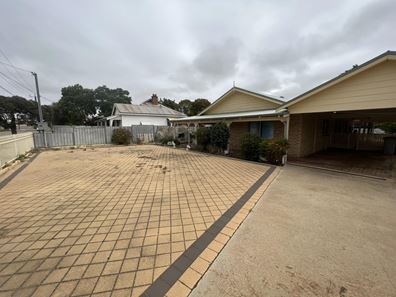 46 Kitchener Road, Merredin WA 6415