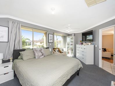 34 Mornington Boulevard, Waikiki WA 6169