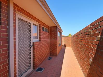 2/8 Fallow Crescent, Spearwood WA 6163