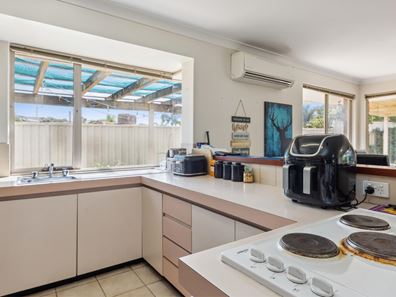 24 Willshire Way, Yangebup WA 6164