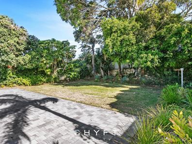 110 Lynn  Street, Trigg WA 6029