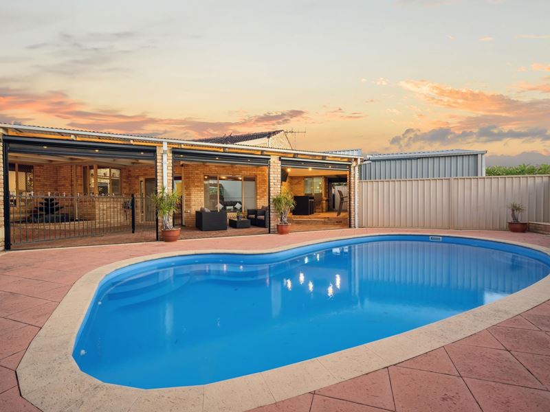15 Dryden Street, Lake Coogee WA 6166