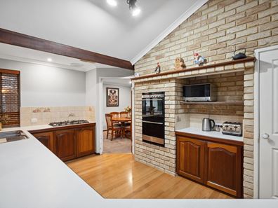 15 Dryden Street, Lake Coogee WA 6166