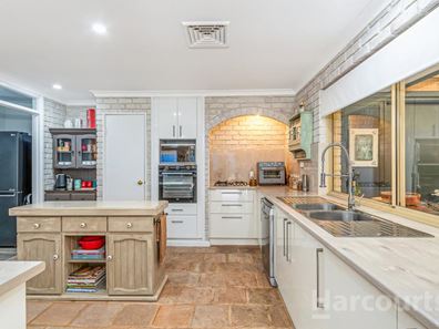 33 Kirkdale Turn, Kinross WA 6028