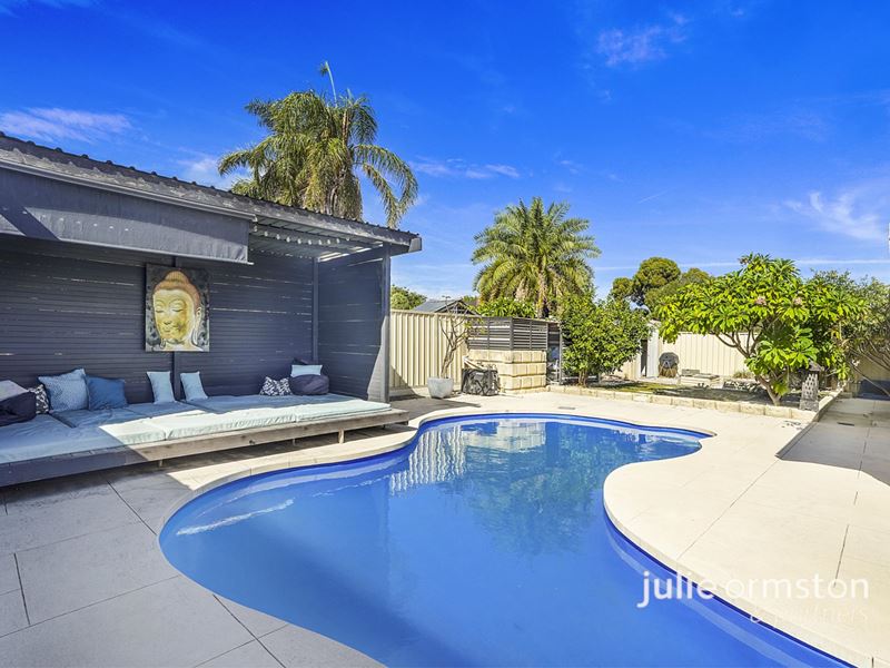 6 Pebblewood Road, Woodvale WA 6026