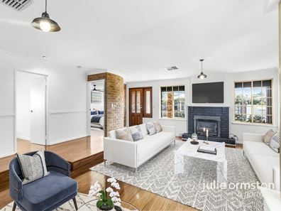 6 Pebblewood Road, Woodvale WA 6026