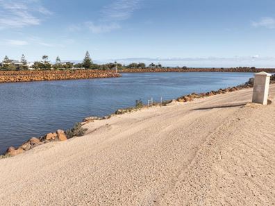 18 Foredeck Close, Geographe WA 6280