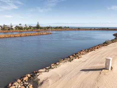 18 Foredeck Close, Geographe WA 6280