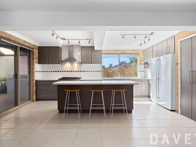 4 Dalton Crescent, Kingsley WA 6026