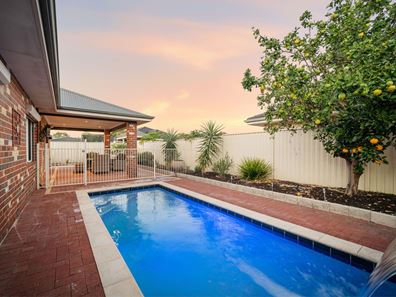 4 Drosera Approach, Wattle Grove WA 6107